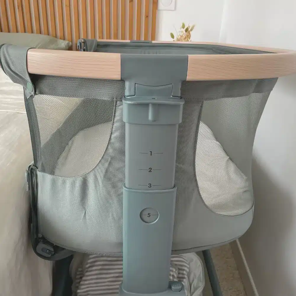 Réglage de la hauteur du lit cododo Maxi-Cosi Iora Air grâce aux différentes positions disponibles